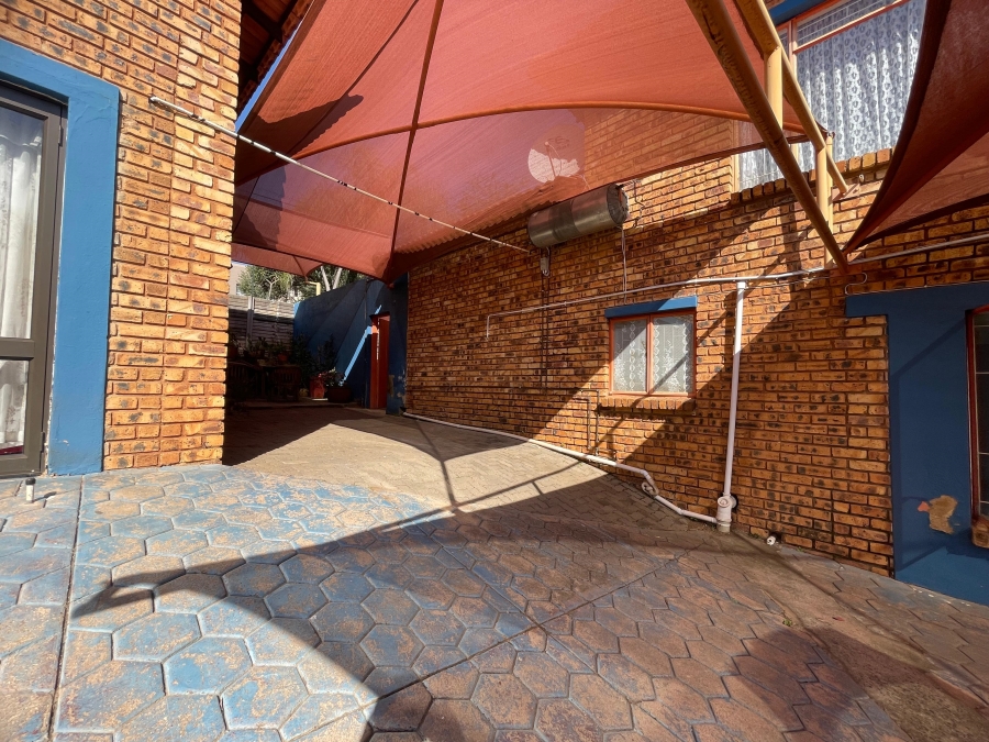 6 Bedroom Property for Sale in Ifafi North West